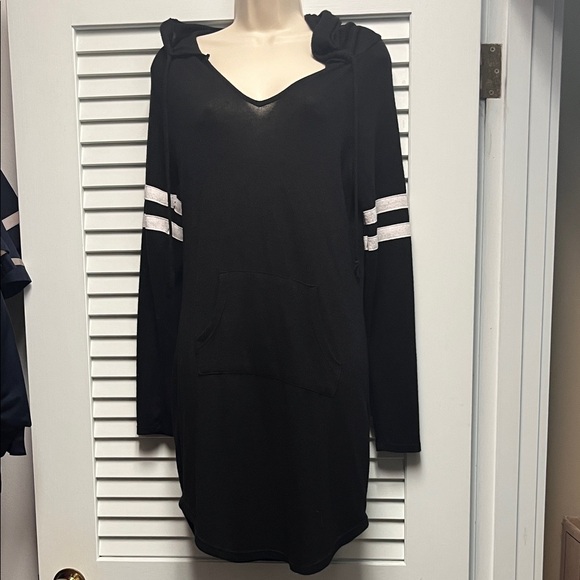 No Boundaries Dresses & Skirts - No Boundaries Black Long Sleeve Dress with White Accents